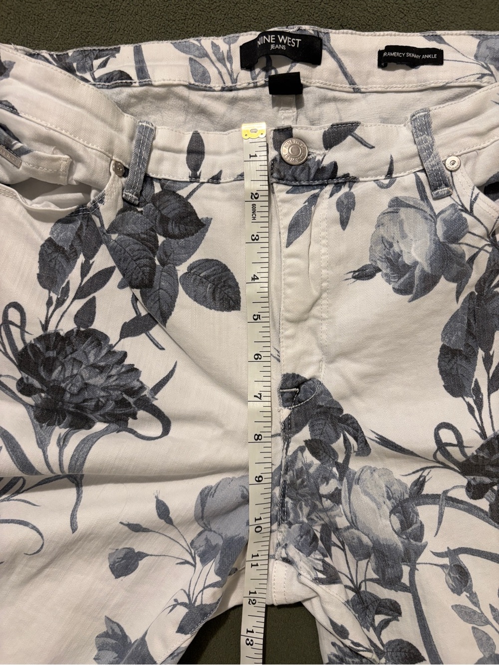 Nine West Gramercy Skinny Ankle White Jeans with Gray Floral Accent Size 14 - Picture 8 of 13